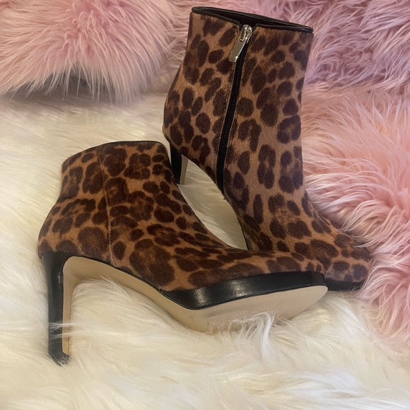 Nine West Faux Fur Leopard Fur Heeled Booties Sz 6 - Picture 8 of 9